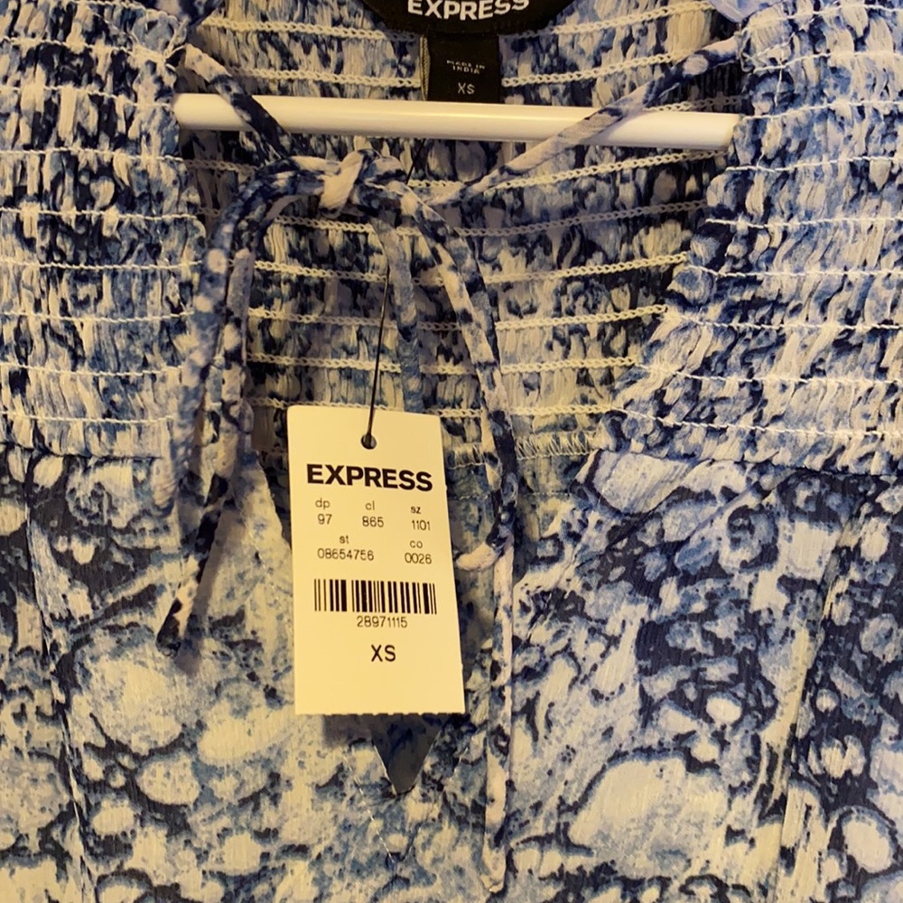Beautiful dressing top from Express - Picture 2 of 4